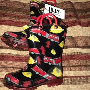 FLASH SALE  TODAY ONLY TODDLER LIGHT UP RAINBOOTS!